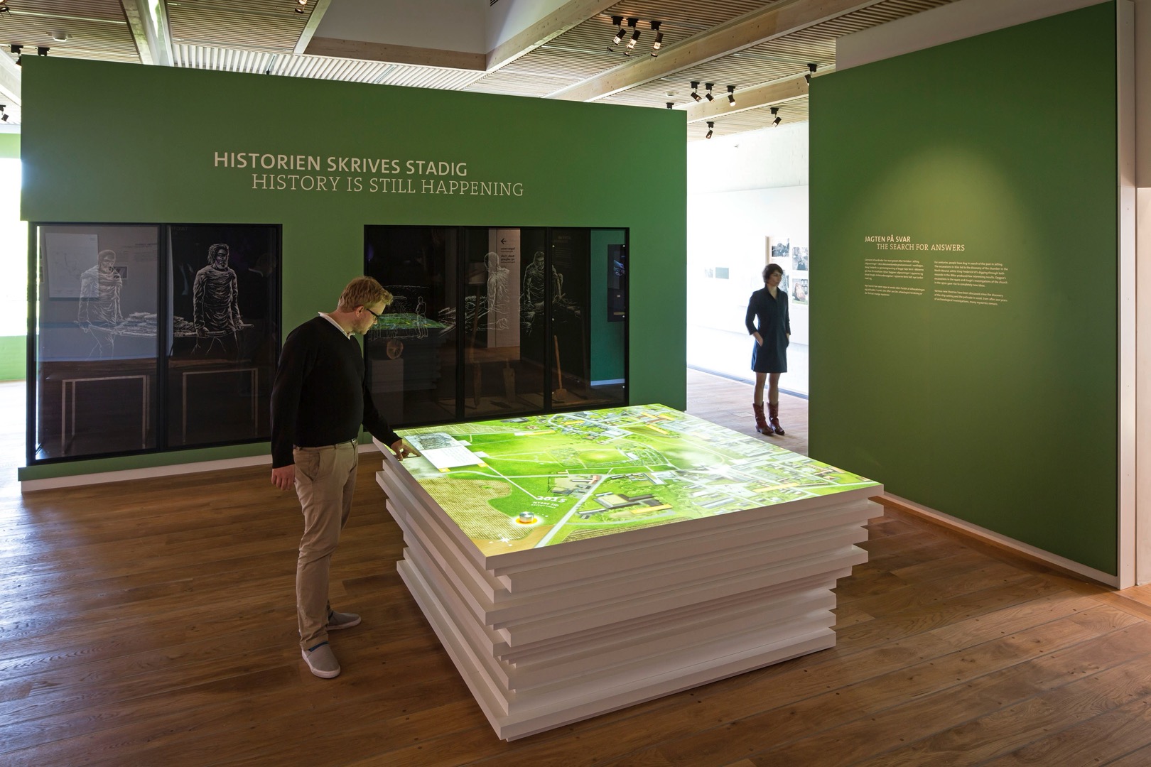 History layers display showing Danish timeline